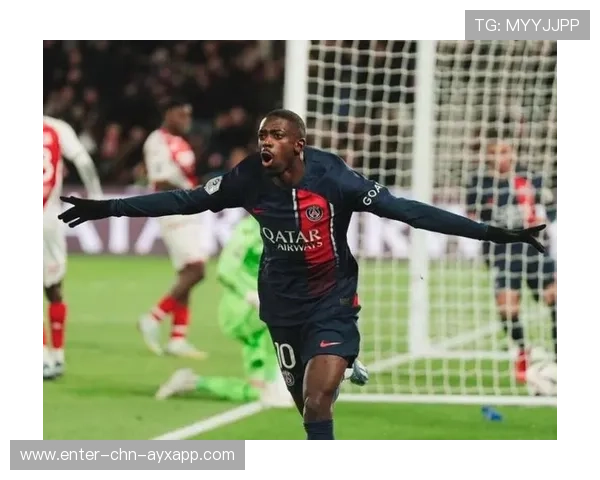 巴黎通过前场积极跑动创造机会,登贝莱灵性突出