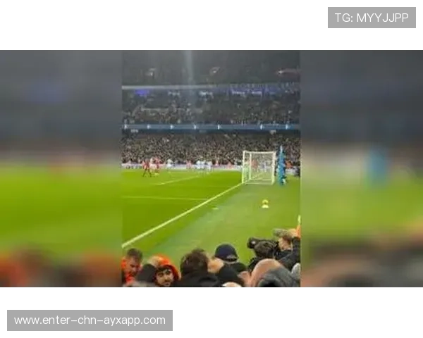 德布劳内角球传至点哈兰德门前补射